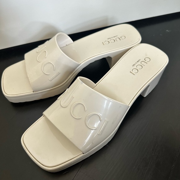 Gucci Women's Cream Slide Rubber Sandals - Picture 3 of 11